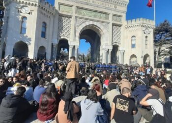 Üniversite Öğrencilerinin Protestosu Sürüyor