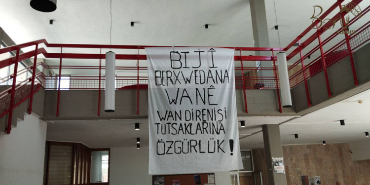 ÖĞRENCİLERDEN WAN’DA GERÇEKLEŞEN TUTUKLAMALARA KARŞI EYLEM