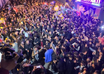 KUTLAMALAR SOKAKLARA TAŞIYOR