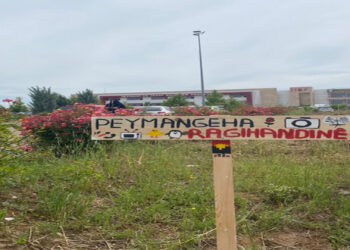 DİCLE ÜNİVERSİTESİN’DE TABELALAR KÜRTÇE YAZILDI