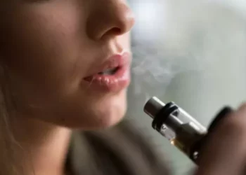 WHO: GENÇLER ARASINDA ALKOL VE E-SİGARA TÜKETİMİ ENDİŞİ VERİCİ BOYUTLARDA