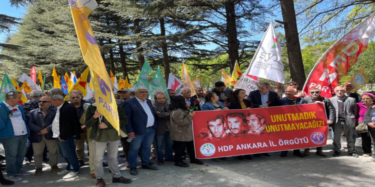 DENİZ GEZMİŞ, HÜSEYİN İNAN VE YUSUF ASLAN MEZARLARI BAŞINDA ANILDI