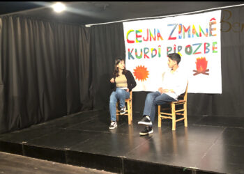 KOCAELİ ÜNİVERSİTESİ ÖĞRENCİLERİNDEN KÜRT DİL BAYRAMI İÇİN TİYATRO GÖSTERİMİ