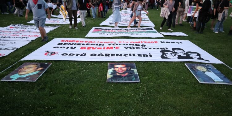 TÜM YASAKLAMALARA RAĞMEN ODTÜ ÖĞRENCİLERİNDEN ŞENLİK