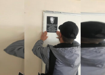 MÖDER ŞERZAN KURT’U ANMAK İÇİN ÜNİVERSİTE TAHTALARINA AFİŞ YAPIŞTIRDI