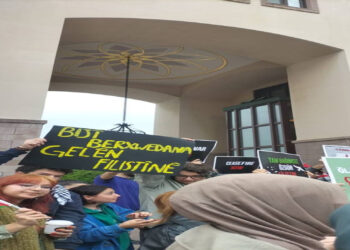 KOÇ ÜNİVERSİTESİN’DE FİLİSTİNE SALDIRILAR PROTESTO EDİLDİ