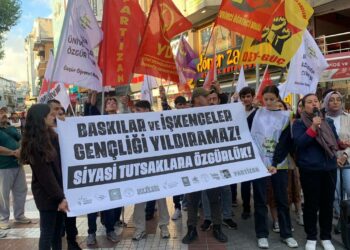 GENÇLİK ÖRGÜTLERİ TUTUKLAMALARI PROTESTO ETTİ