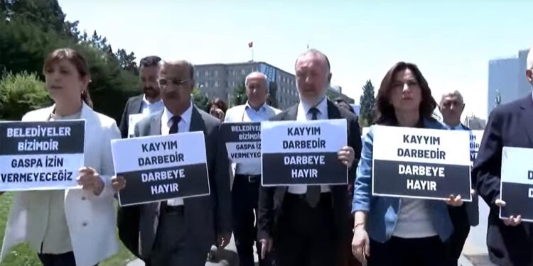 KAYYUM İÇİN İÇİŞLERİ BAKANLIĞI ÖNÜNE YÜRÜNÜYOR