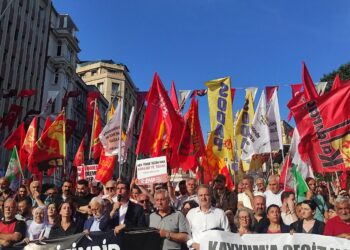 İSTANBUL’DA KAYYUM PROTESTO EDİLDİ