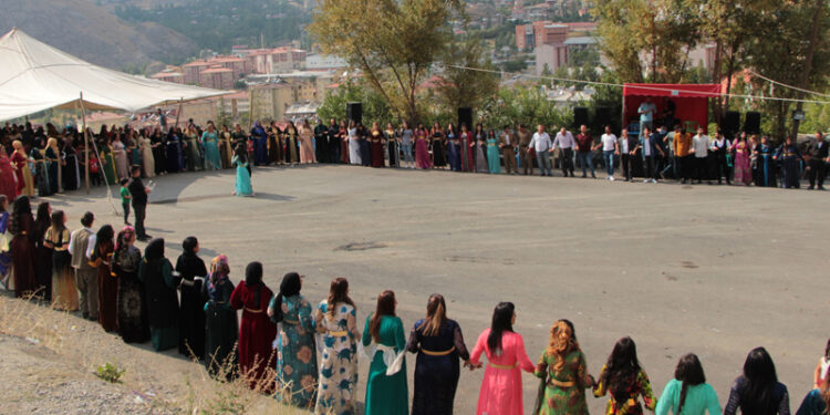 Hakkari’de Düğünlere Baskın Ve Gözaltı !