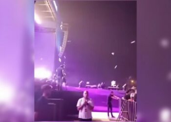 Şarkıcı Bengü Protesto Edildi