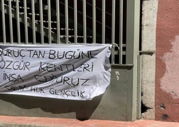 DEM Ve HDK Gençlik Meclisleri Suruç Katliamı İçin Pankart Astı