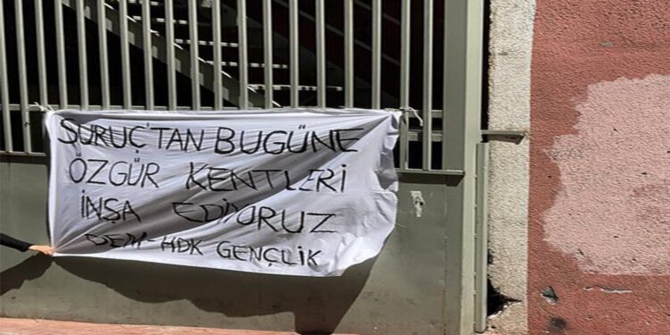 DEM Ve HDK Gençlik Meclisleri Suruç Katliamı İçin Pankart Astı