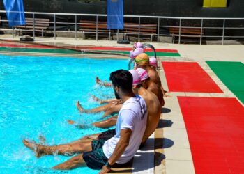 Otistik Çocuklara Yüzme Eğitimi Veriliyor