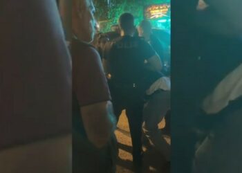 Amed’te Bir Genç Darp Edilerek Gözaltına Alındı !