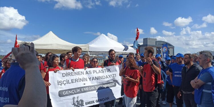 Gençlerden İşçilerin Grevine Destek