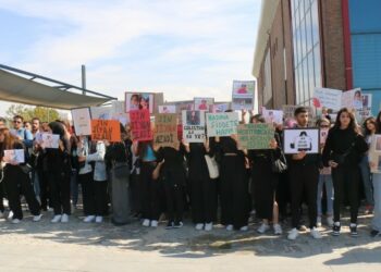 Wan’da Öğrenciler Kabaiş İçin Eylem Düzenledi