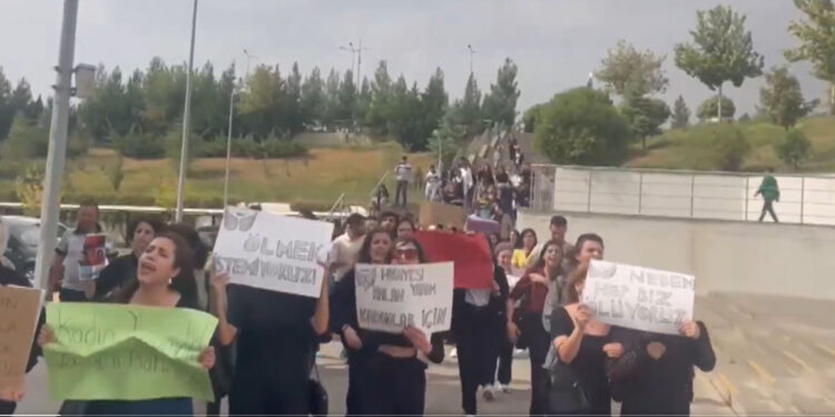 Öğrencilerden Rojin İçin Yürüyüş