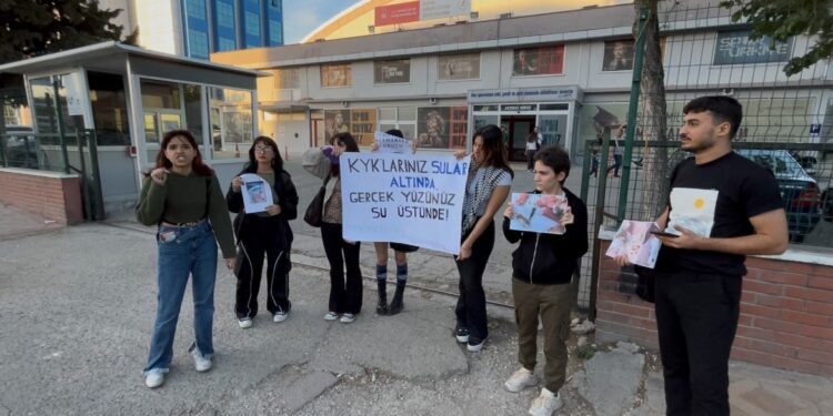 KYK Yurtlarının Kötü Koşulları Protesto Edildi !