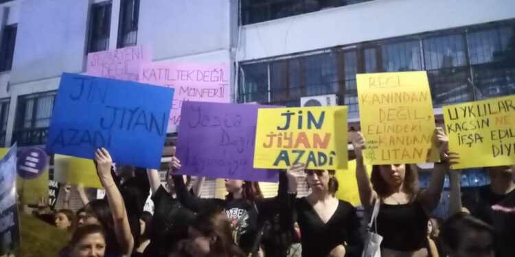 Amed’te Kadın katliamlarına karşı Yürüyüş !