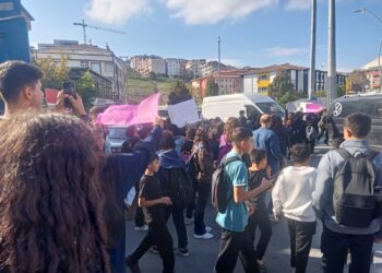 Sultangazi’de Liseli Öğrenciler Yürüdü