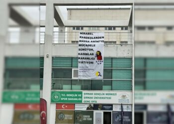 Kampüse 3 Dilde ‘Jin jiyan azadî’ Pankartı Asıldı