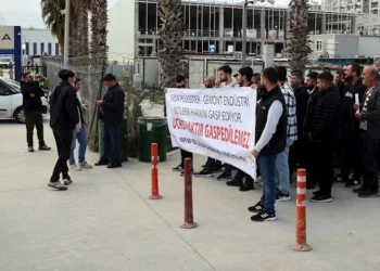 Maaşlarını Alamayan İşçilerden Eylem