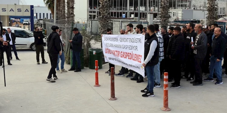 Maaşlarını Alamayan İşçilerden Eylem