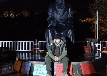 Yurttan Uzaklaştırılan Öğrenci Eyleme Başladı