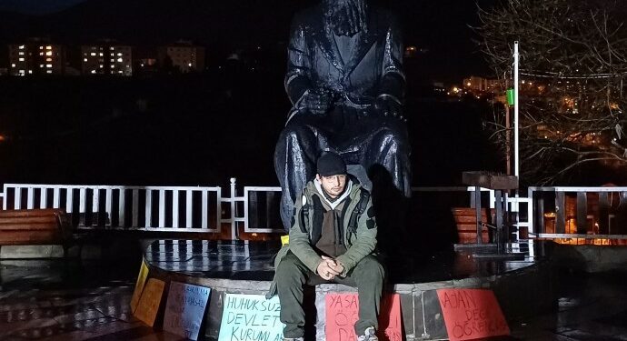 Yurttan Uzaklaştırılan Öğrenci Eyleme Başladı