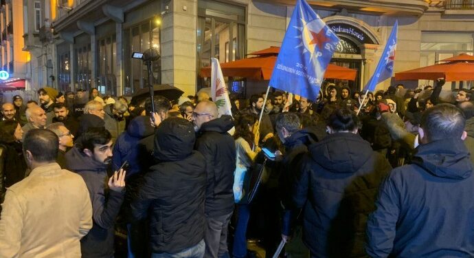 “Her Yer Rojava Her Her Direniş”