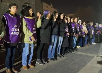 Amed’te Savaşa Karşı Barış Zinciri
