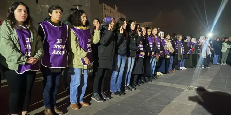 Amed’te Savaşa Karşı Barış Zinciri