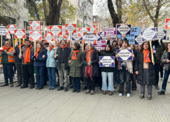 ‘Hakkımı ver’ diyenlere polis saldırdı