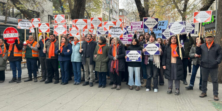 ‘Hakkımı ver’ diyenlere polis saldırdı