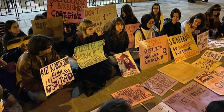 Kadın Katliamlarını Protesto Eden Öğrencilere Soruşturma