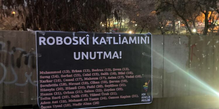 Ankara’da Gençler Roboski İçin Pankart Astı