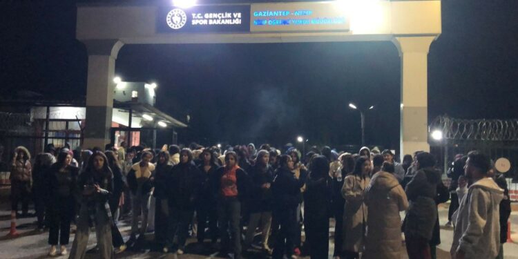 Dîlok’ta Öğrencilerden Ulaşım Protestosu