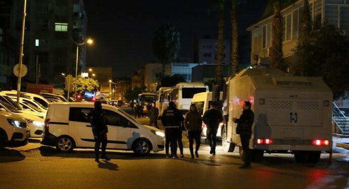 “Hırsız Kayyım Belediyeden Defol”