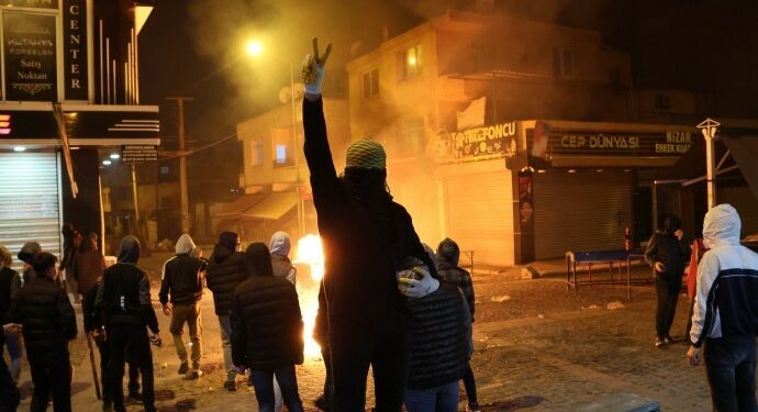 Akdeniz’de Gençlerin Direnişi Sürüyor