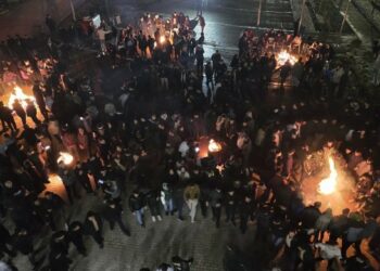 Wan Halkının Belediye Önündeki Direnişi Büyüyor