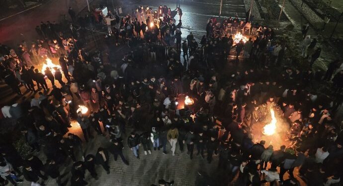 Wan Halkının Belediye Önündeki Direnişi Büyüyor