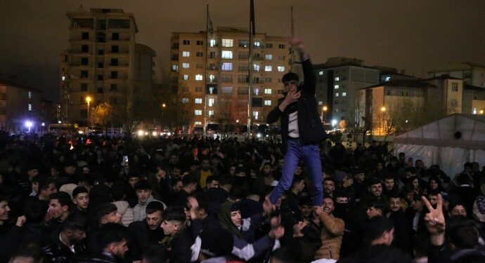 Wan Halkının Direnişi Kararlılıkla Sürüyor