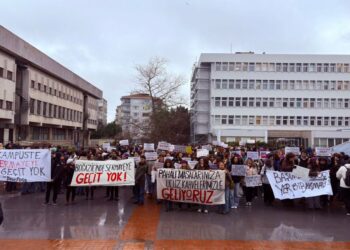 Kayyım Rektör Öğrencilerin Kampüse Girişini Yasakladı