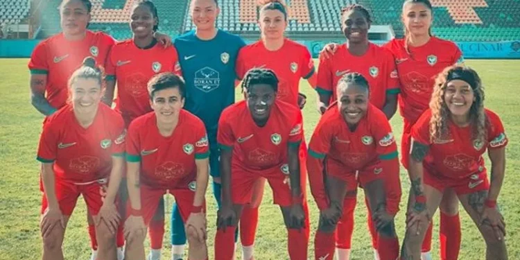 Amedspor Kadın Takımı Sahaya İniyor