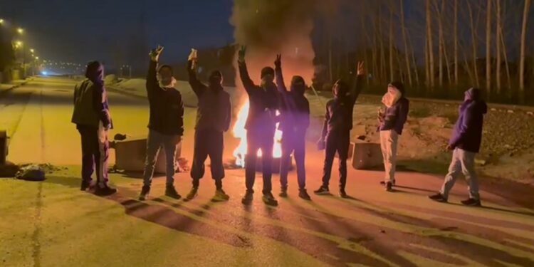 Wan’da Gençler Direnişe Geçti