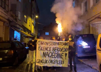Gençlerden Meşaleli Yürüyüş