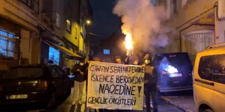 Gençlerden Meşaleli Yürüyüş