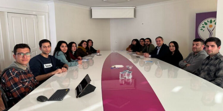 DEM Parti Gençlik Meclisi: “Sorumluluk ve Öncülük Zamanı”