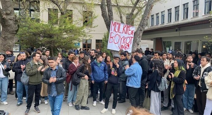 Çok Sayıda Öğrenci Gözaltına Alındı